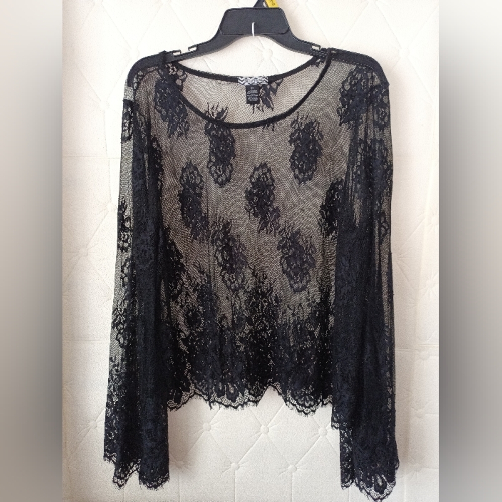 BELLE TWEED Lace Top Size 2X With Bell sleeves